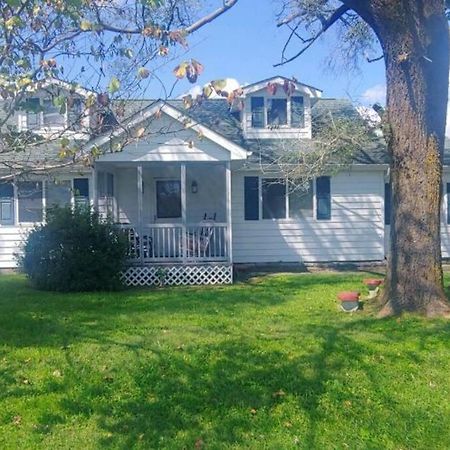 Spacious Family Farmhouse Pikeville エクステリア 写真