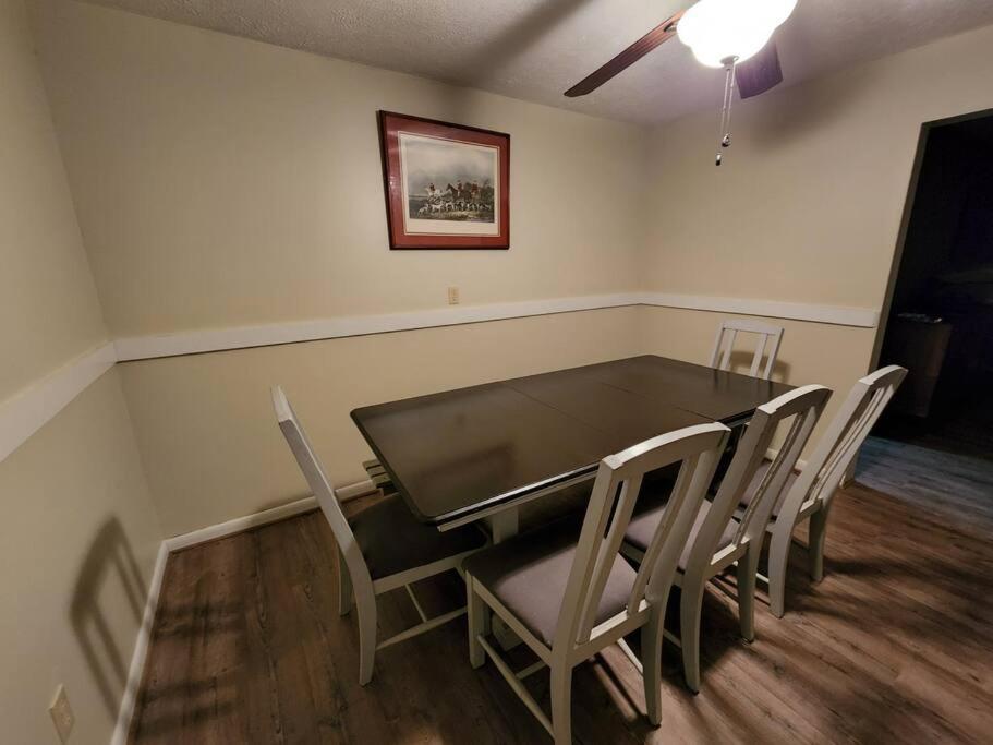 Spacious Family Farmhouse Pikeville エクステリア 写真