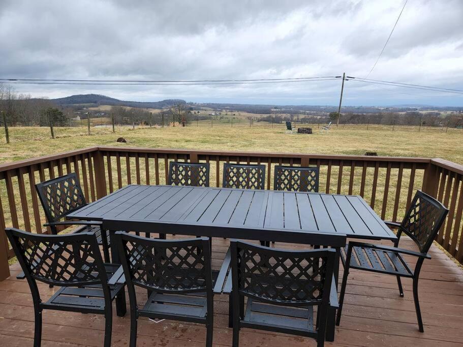 Spacious Family Farmhouse Pikeville エクステリア 写真