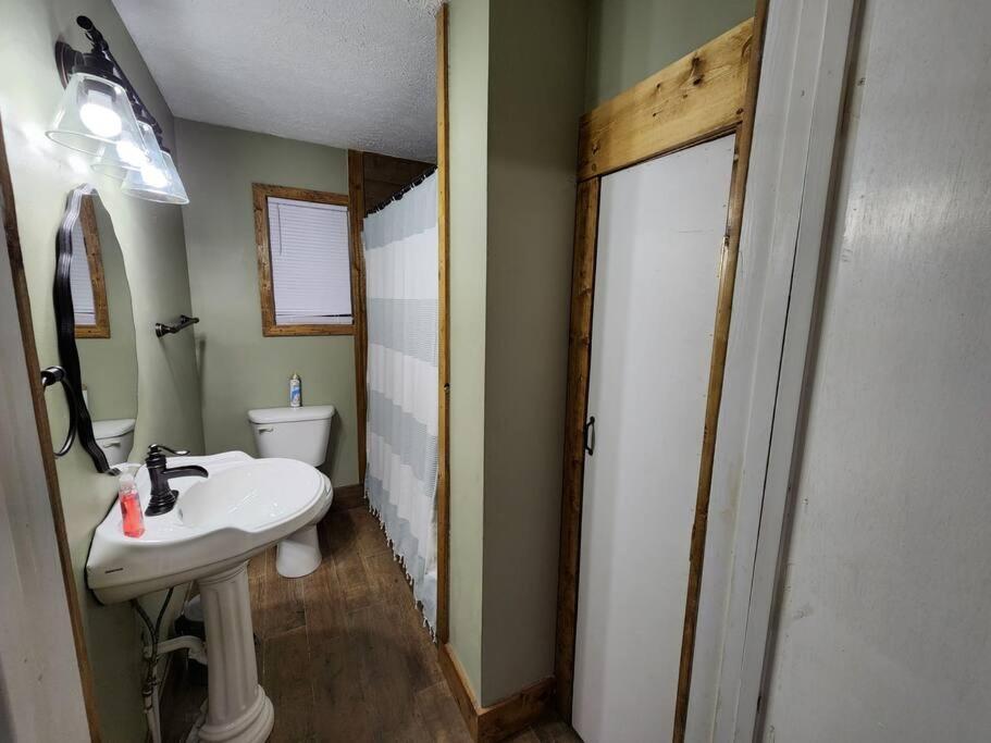 Spacious Family Farmhouse Pikeville エクステリア 写真