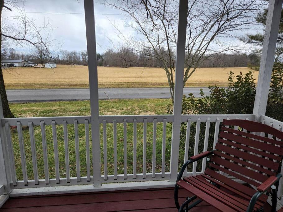 Spacious Family Farmhouse Pikeville エクステリア 写真