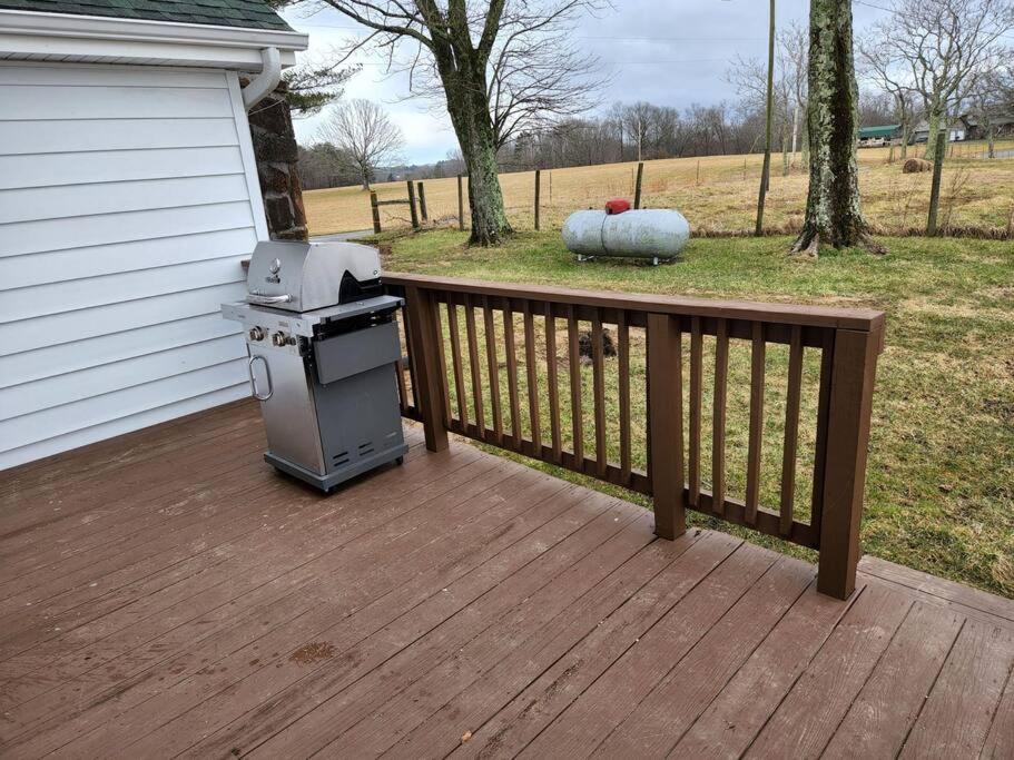 Spacious Family Farmhouse Pikeville エクステリア 写真